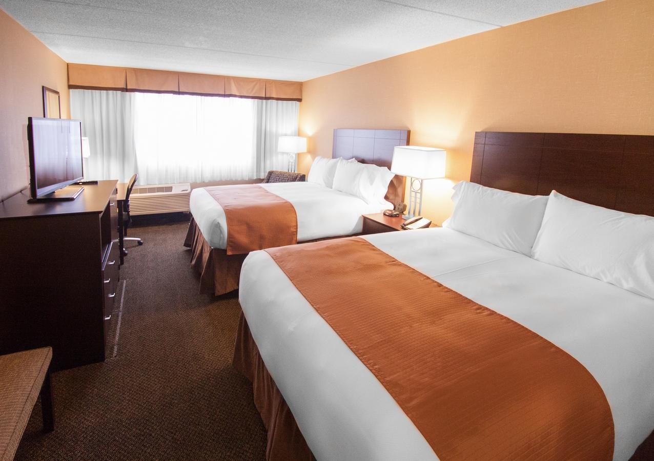 Comfort Inn & Suites Wadsworth Exterior photo